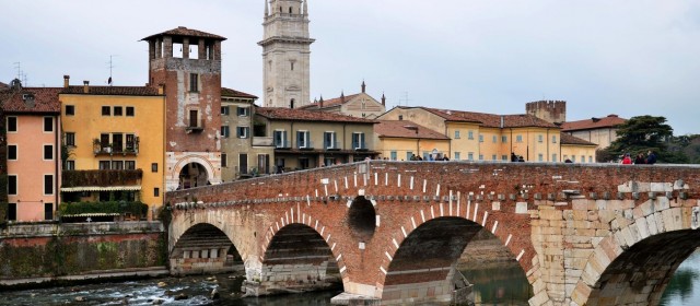 Puente de Mar&iacute;a Cristina